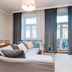 Queens Superior Centrum * Lublin